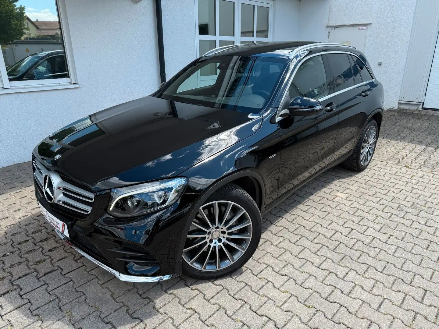 Mercedes-Benz GLC 220 d 4M Edition1 AMG Line BURMESTER 20" PANO Zwart - 1