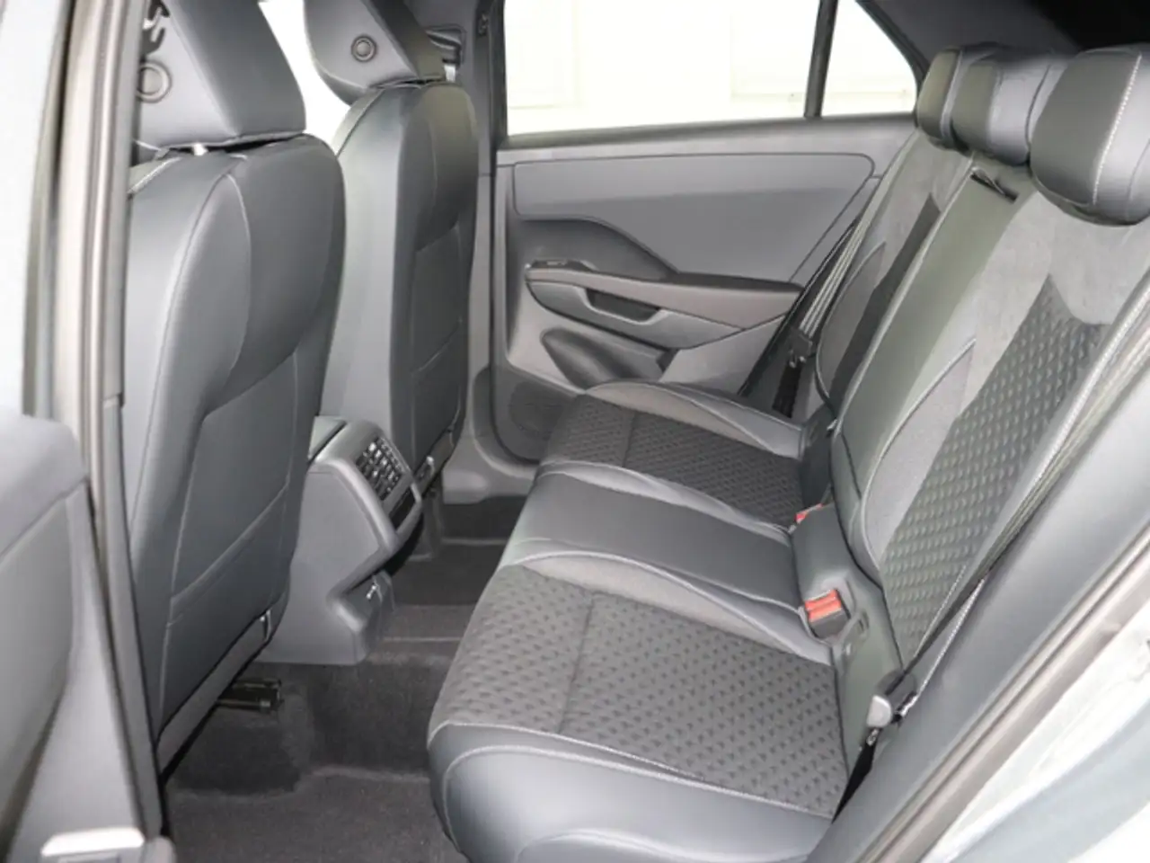 Volkswagen T-Roc R-Line 1.5 eTSI DSG AHK|ACC|LED| 16