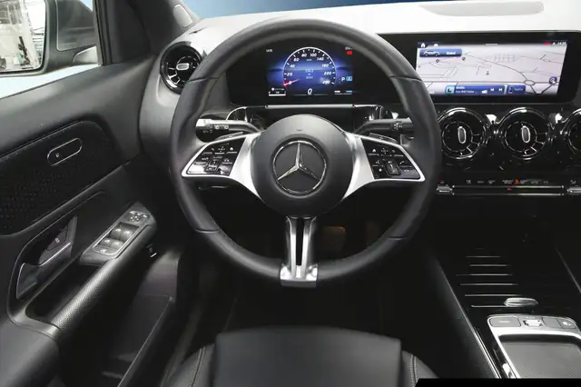 Mercedes-Benz Gla view 11