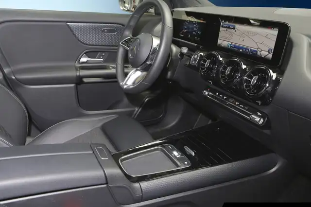 Mercedes-Benz Gla view 8