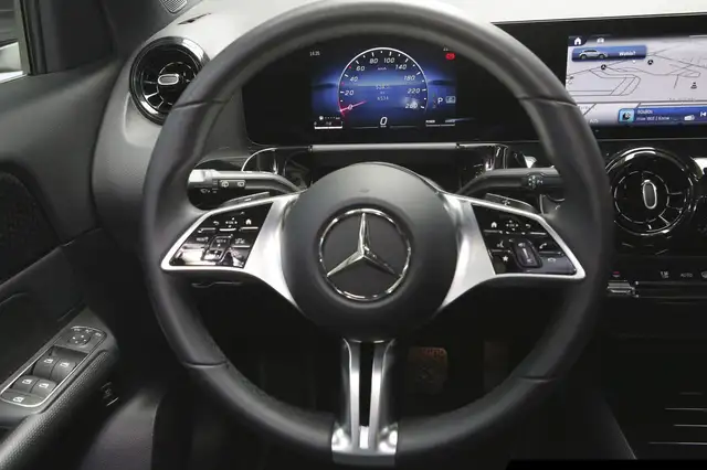 Mercedes-Benz Gla view 13