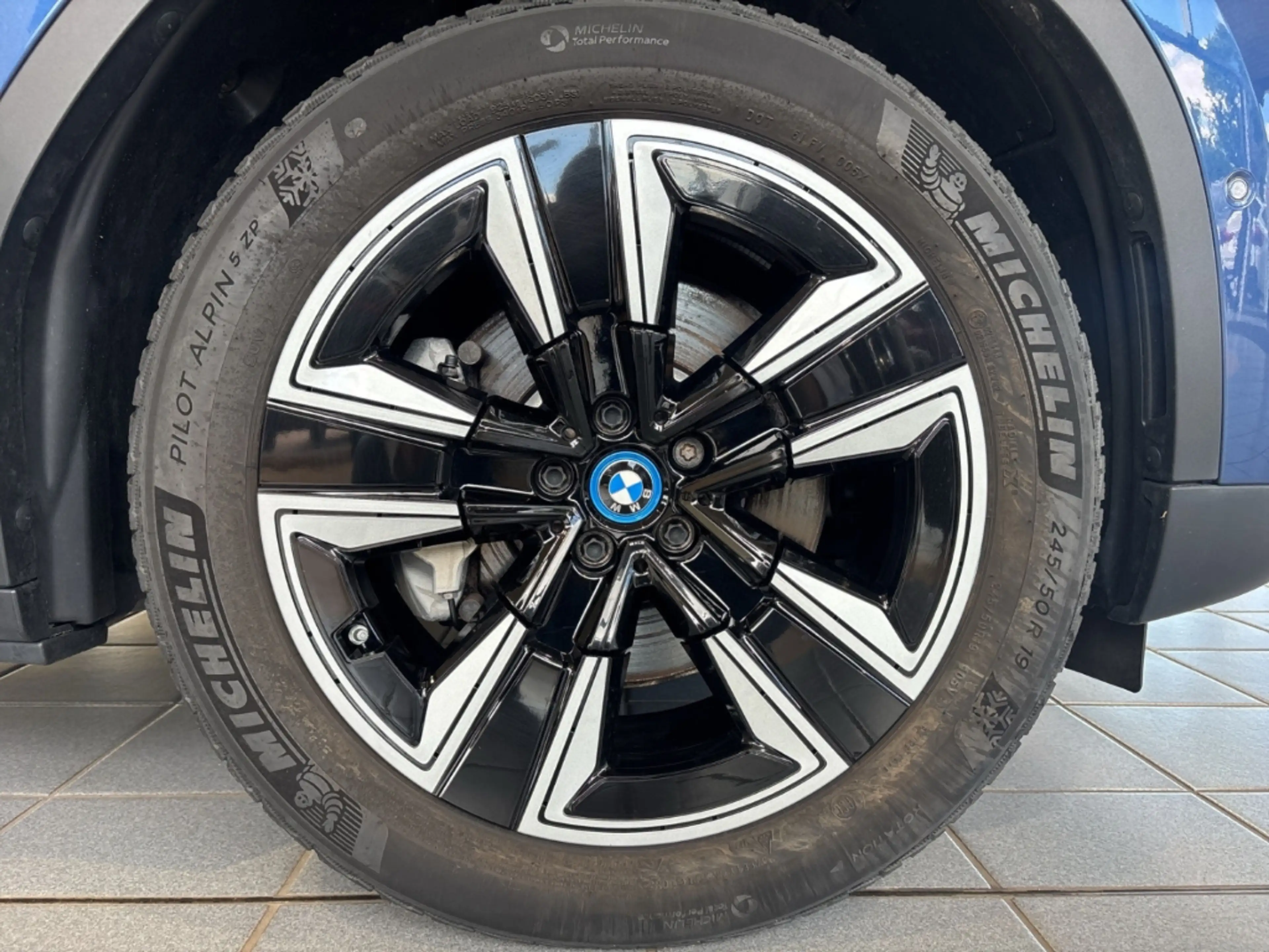 BMW iX3 Impressive Park-Assistent HUD AD AHK-el. klappb. E — photo 15