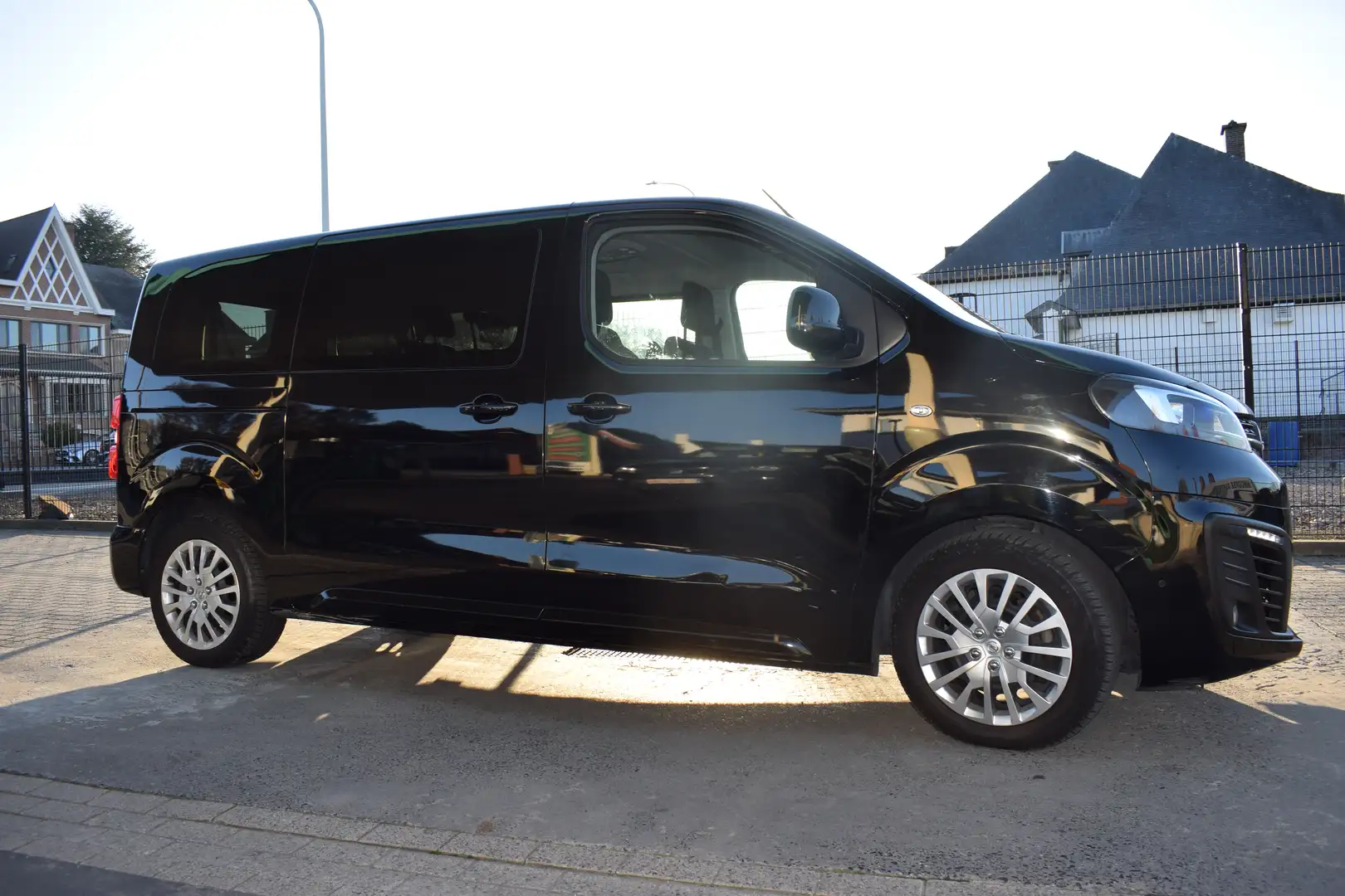 Opel Zafira Life e-Zafira Life MWB 50 kWh e-Edition Noir - 1