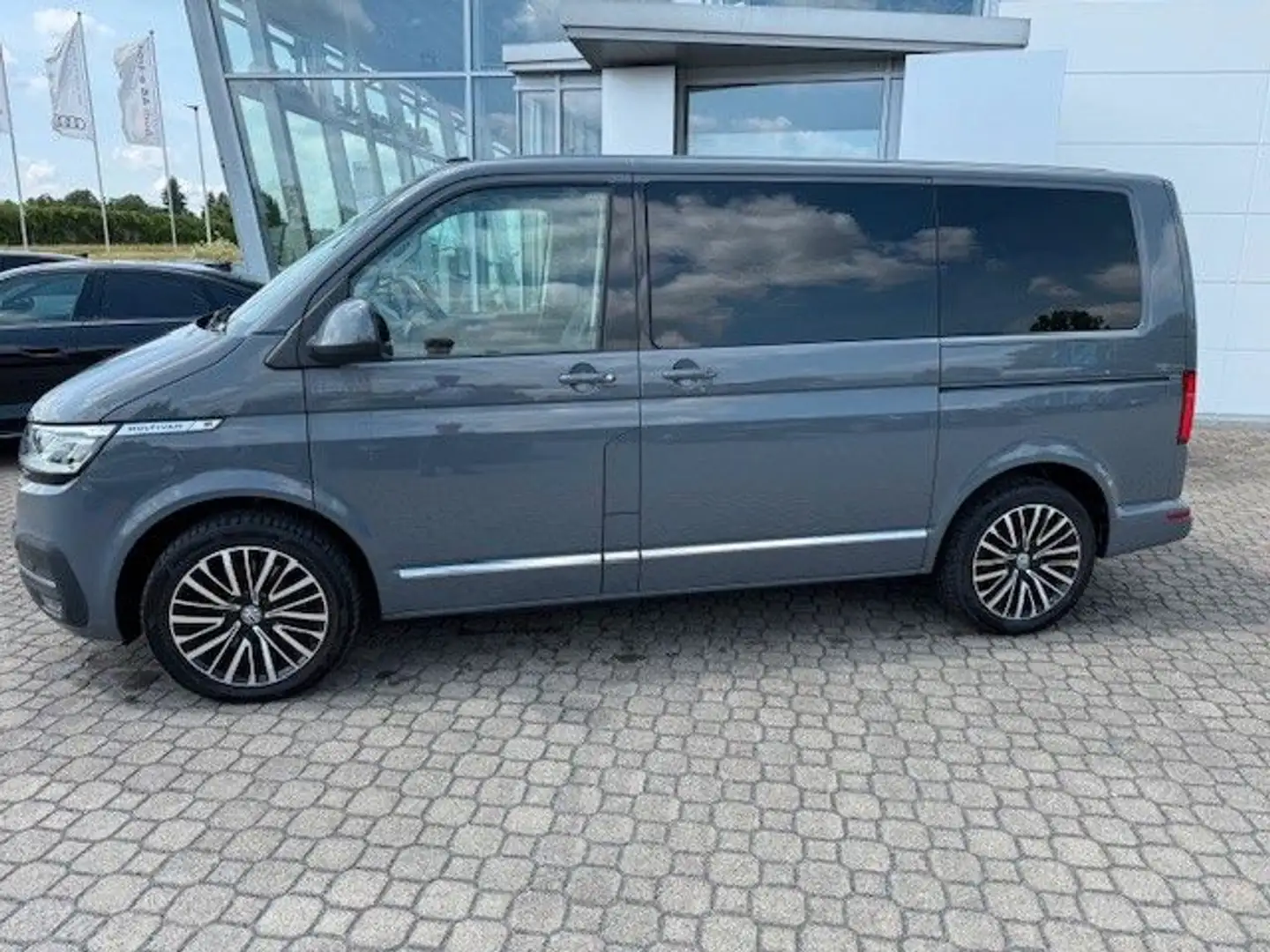 Volkswagen T6 Multivan T6.1 Multivan 2.0 TDI DSG Generation Six 4Motion Grau - 2