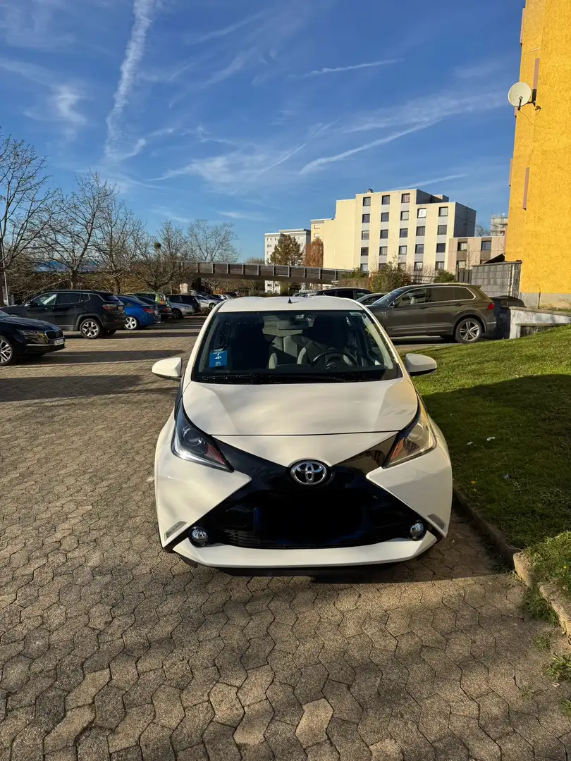 Toyota Aygo x-shift x-play touch - 2