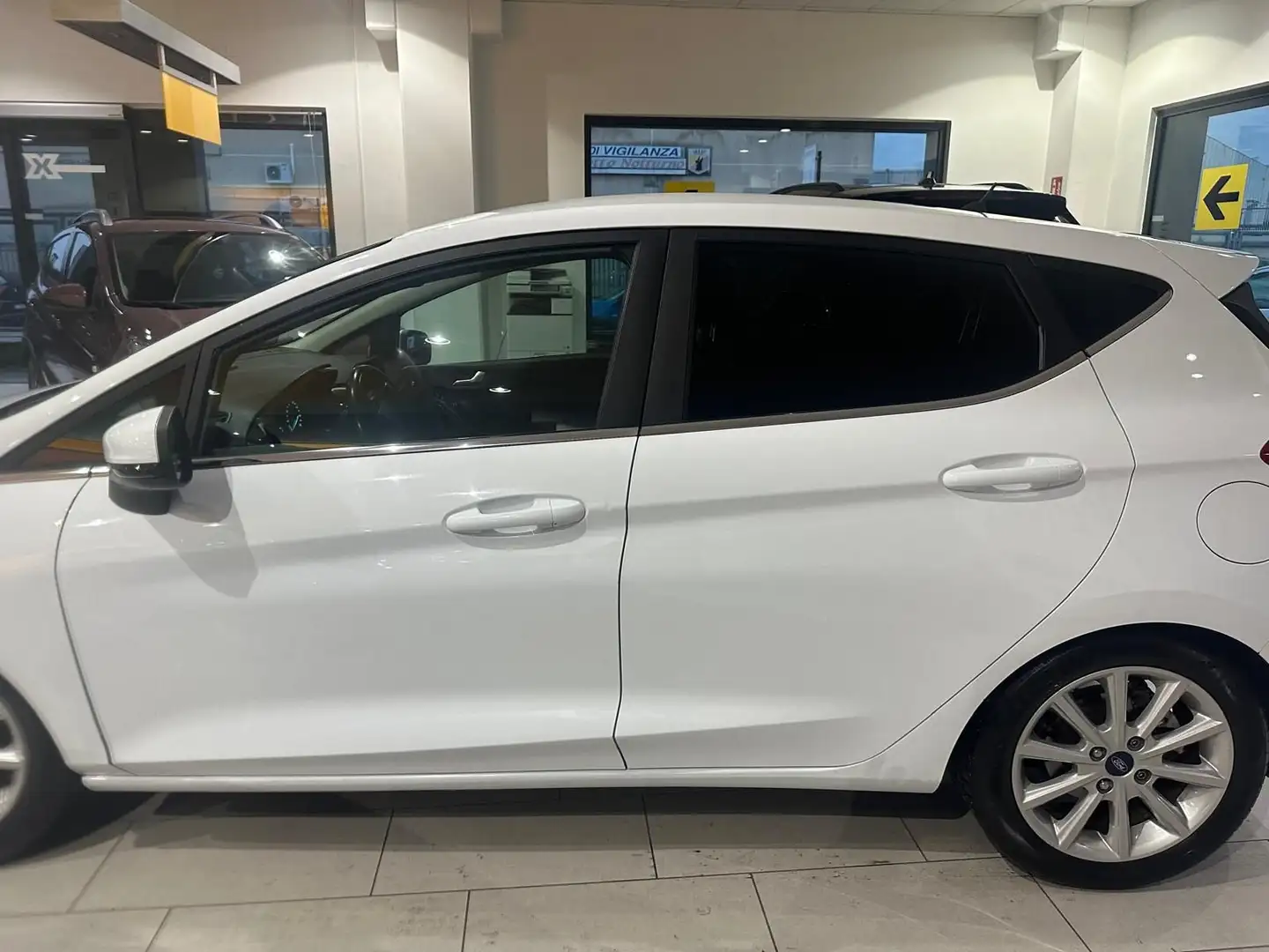 Ford Fiesta 1.5 TDCi 120 CV 5 porte Vignale Bianco - 2