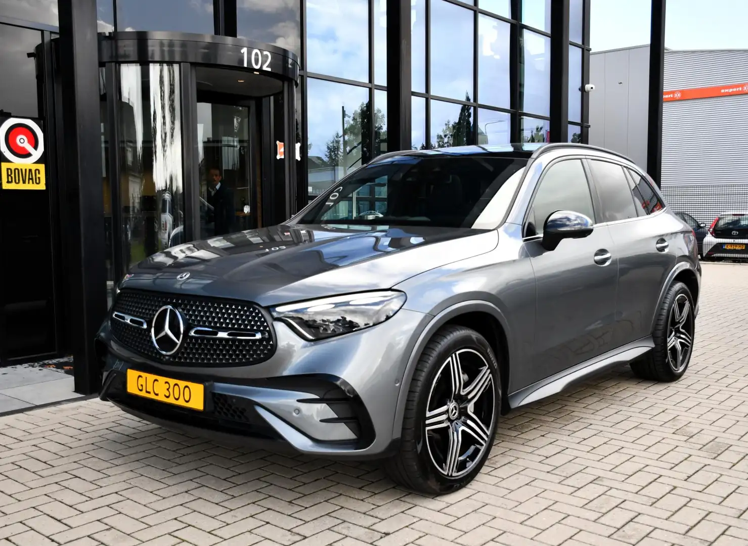 Mercedes-Benz GLC 300 300d 4MATIC AMG Line Panorama dak, Trekhaak Grijs - 1
