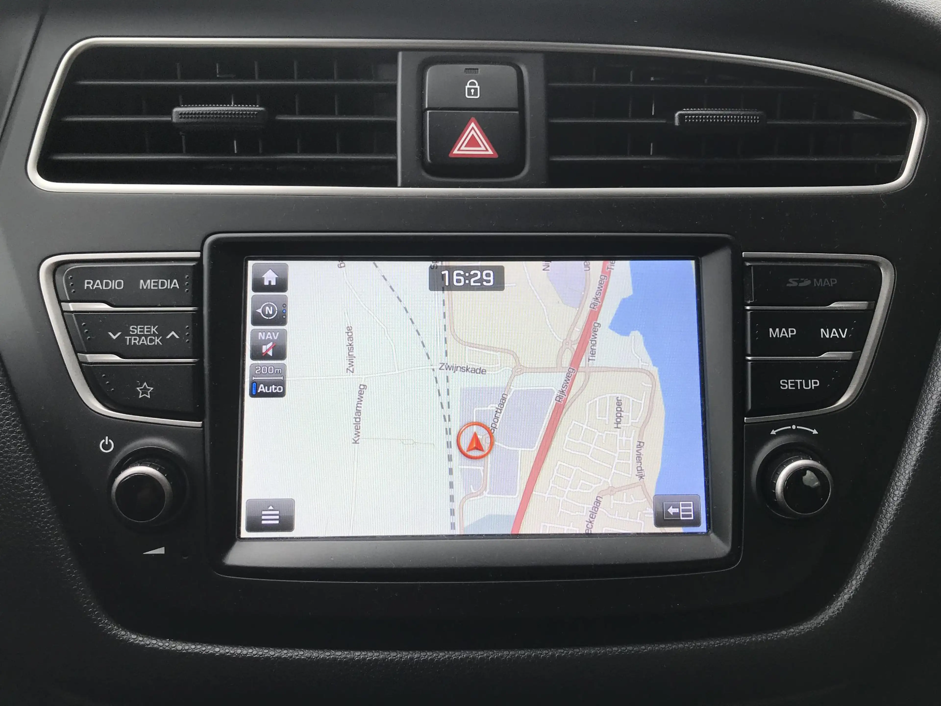Hyundai i20 1.0 Comfort Navi Camera Cruise 100PK — photo 16
