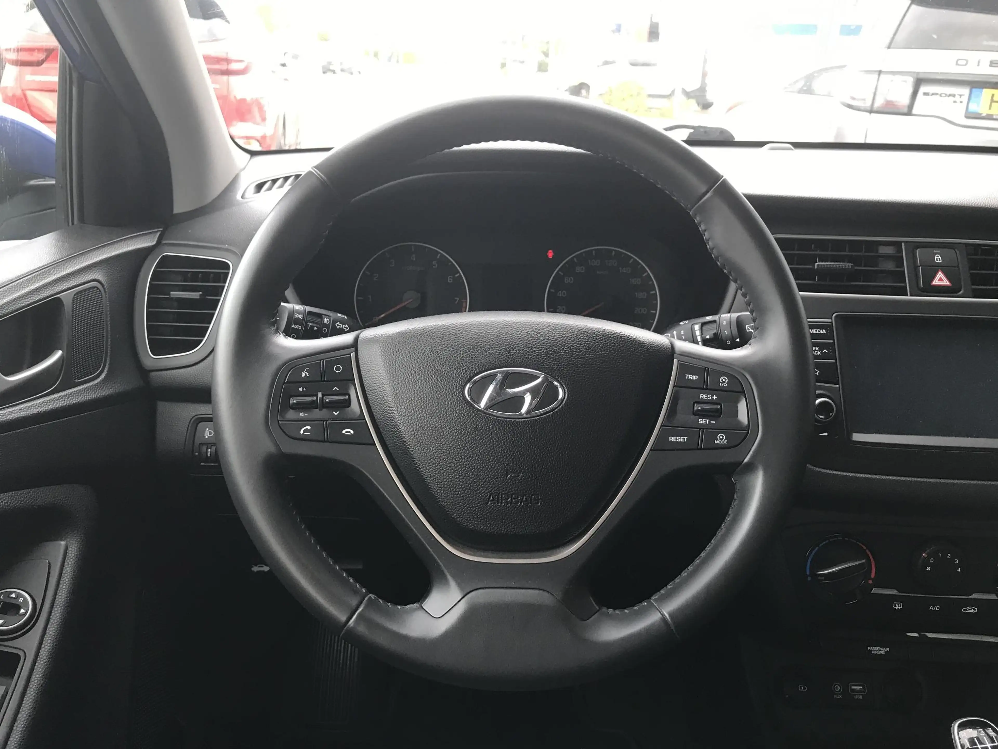 Hyundai i20 1.0 Comfort Navi Camera Cruise 100PK — photo 10