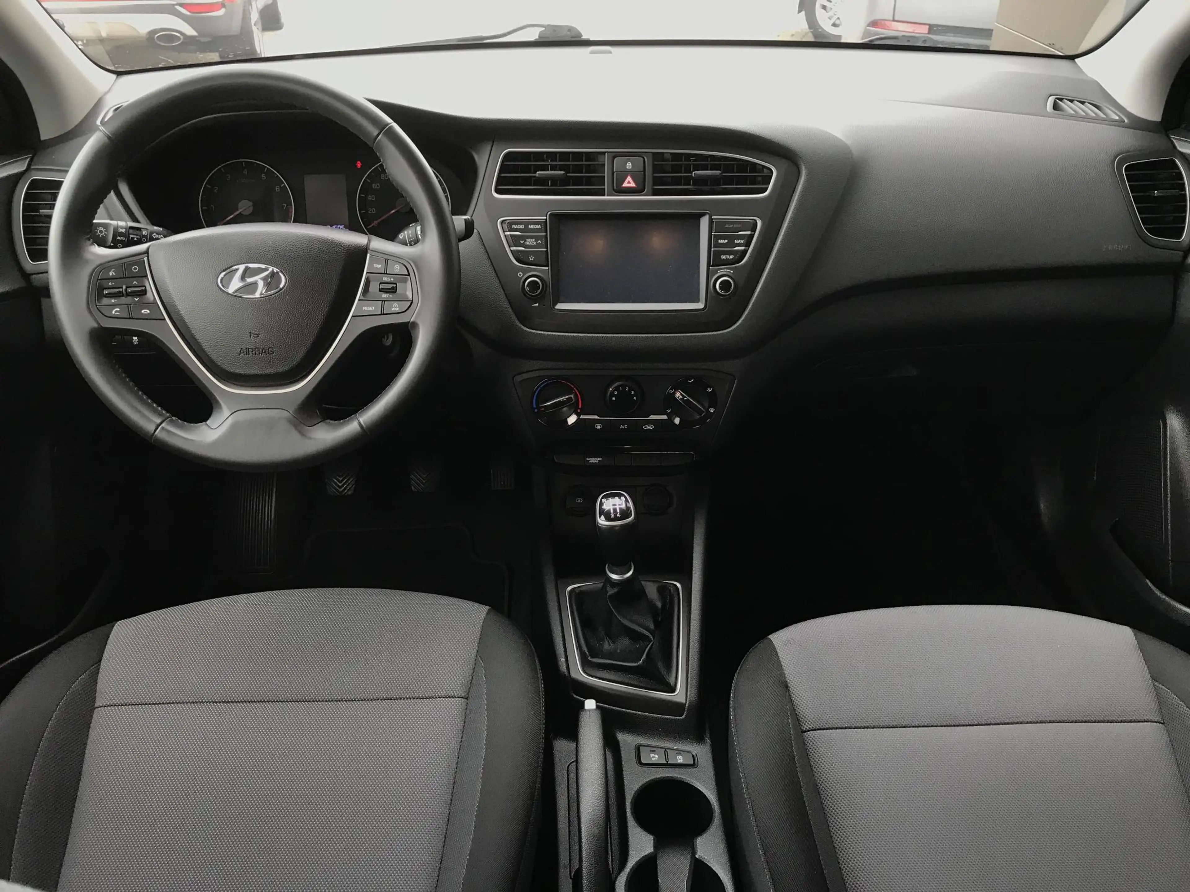 Hyundai i20 1.0 Comfort Navi Camera Cruise 100PK — photo 9
