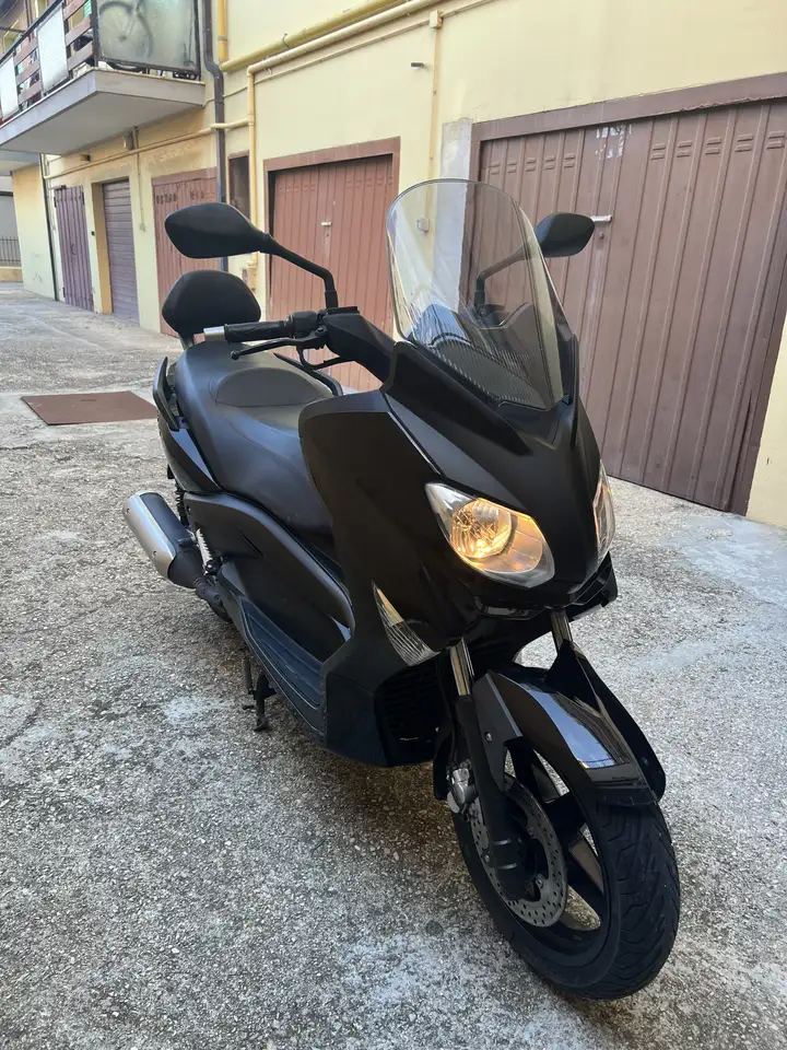 Yamaha X-Max 250