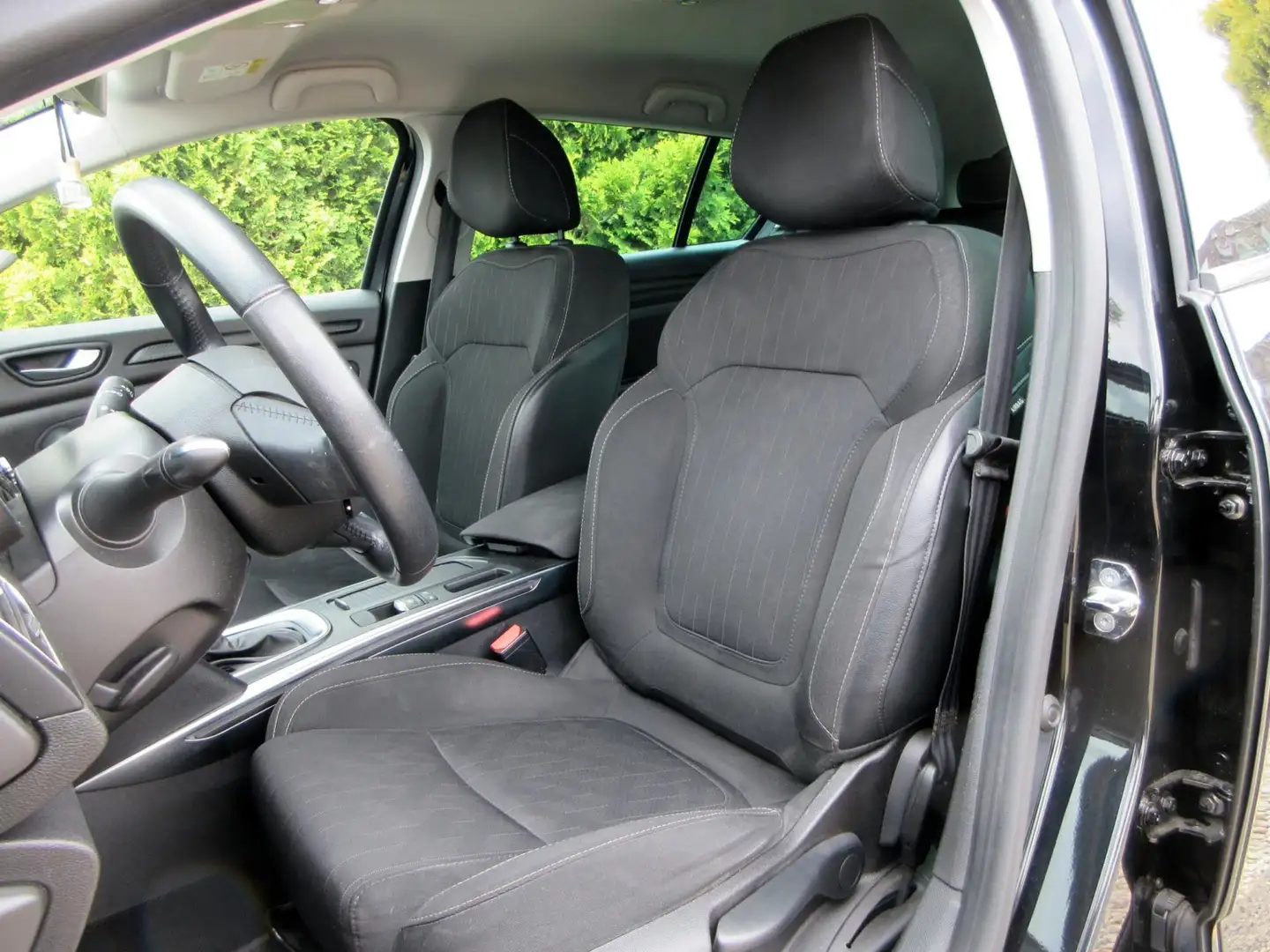 Renault Megane Estate 1.3 TCe Limited Automaat*Navi*Cruise* Noir - 2