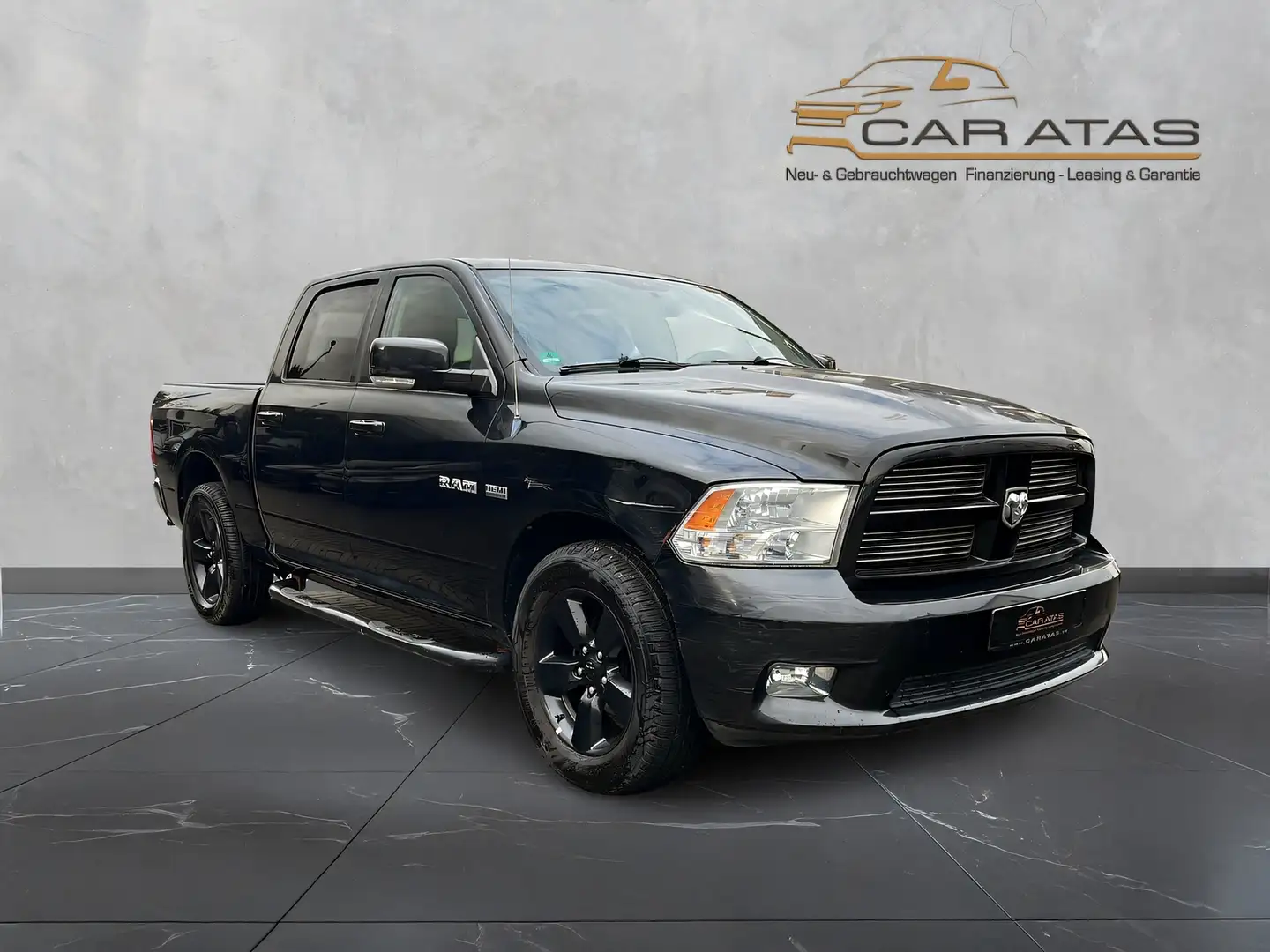 Dodge RAM 1500 LPG 103L CREW CAB 1.HAND AUTOSTART FB Zwart - 2