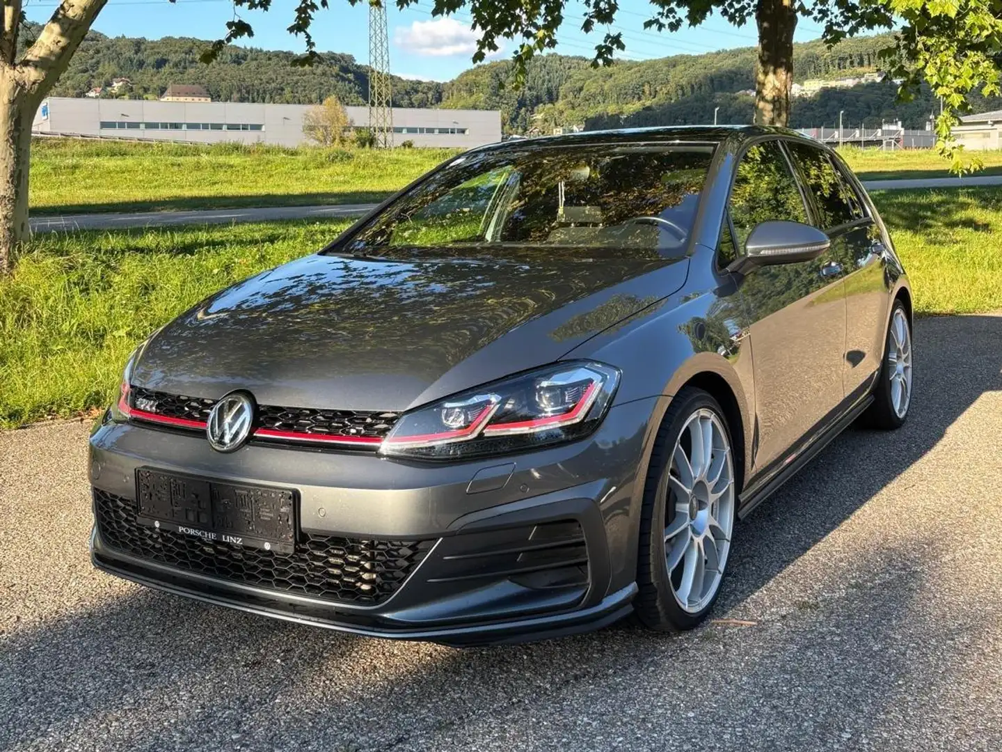 Volkswagen Golf GTI Golf GTI 2,0 TSI GTI Grau - 1