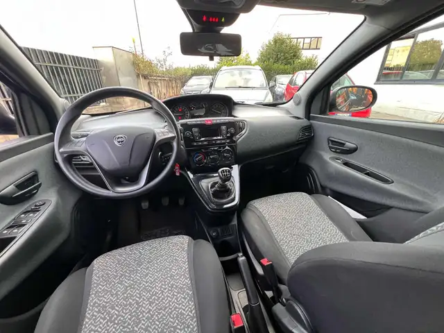 Lancia Ypsilon view 10