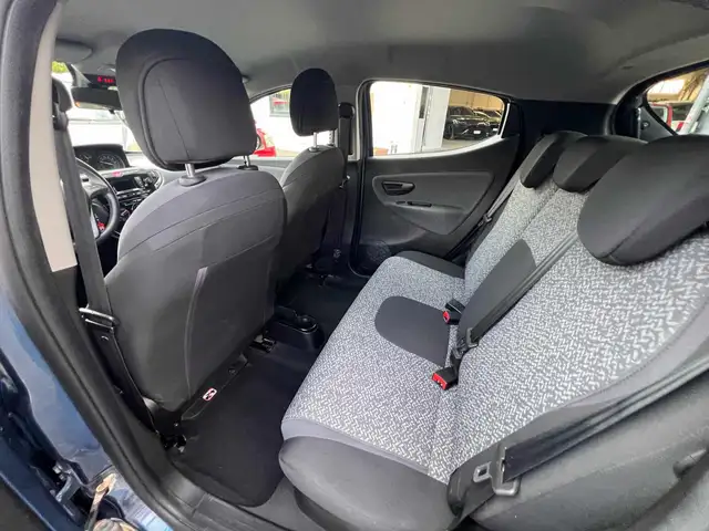 Lancia Ypsilon view 9