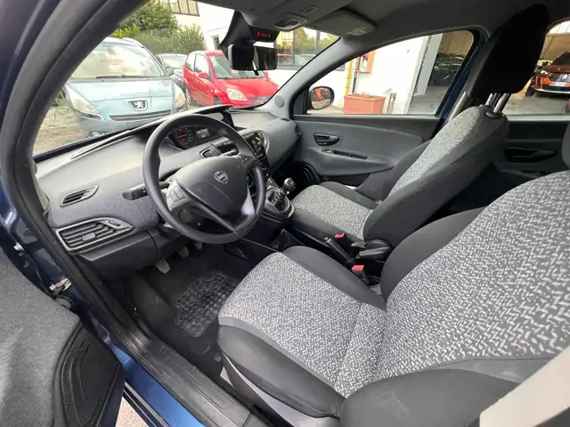 Lancia Ypsilon view 7