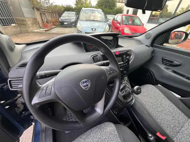 Lancia Ypsilon view 8