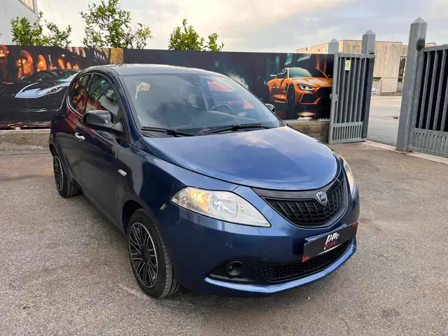 Lancia Ypsilon view 3
