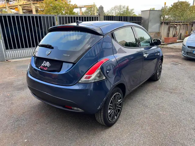 Lancia Ypsilon view 4