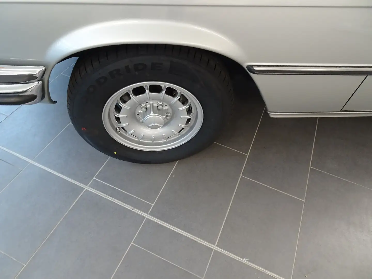 Mercedes-Benz 280 SE W116 erst 44.700km Deutsch Silber - 2