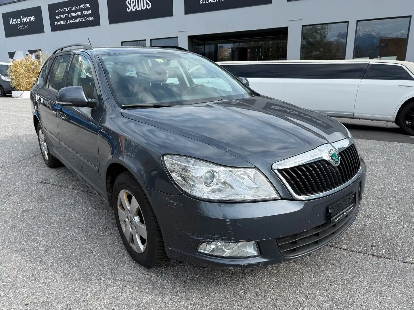 Skoda Octavia Combi Ambition 4X4 Grau - 2
