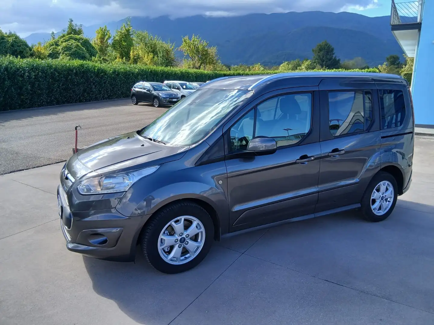 Ford Tourneo Connect 1.5 tdi 120cv 5 posti Grigio - 2
