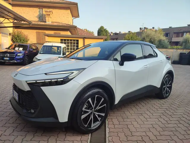 Toyota C-HR 2.0 phev Trend fwd e-cvt 223 CV PREZZO PROMO LISTINO 30.450 EURO