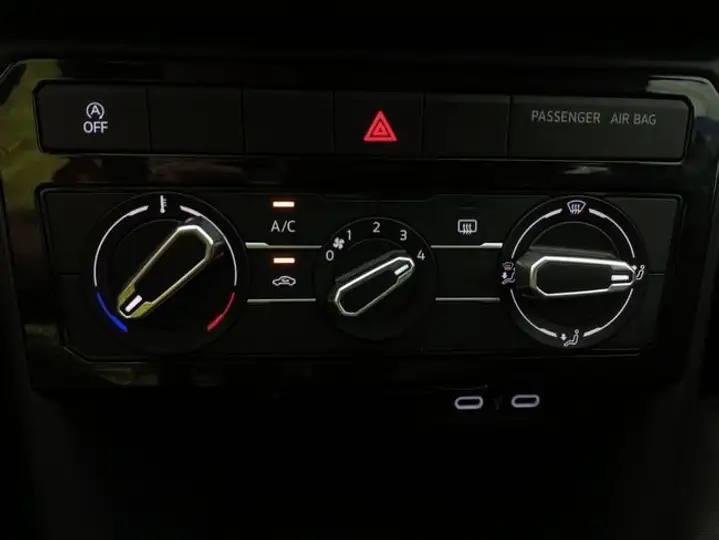 Volkswagen T-Cross 2023, foto 13