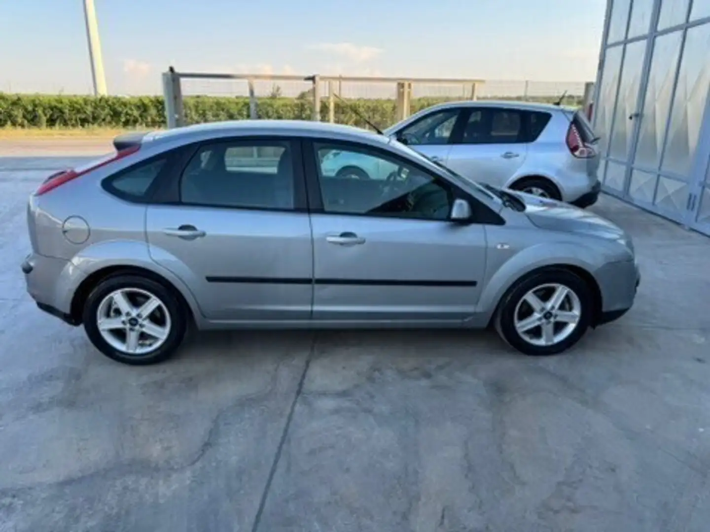 Ford Focus C-Max Focus 1.8 TDCi (115CV) 5p. Grau - 2