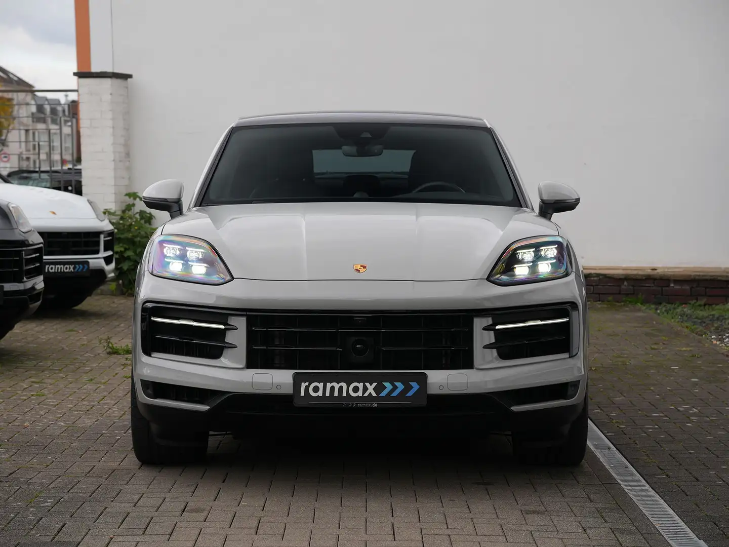 Porsche Cayenne E-Hybrid Coupé INNODRIV-PANO-SPORTABGAS-22TURBO Grau - 2