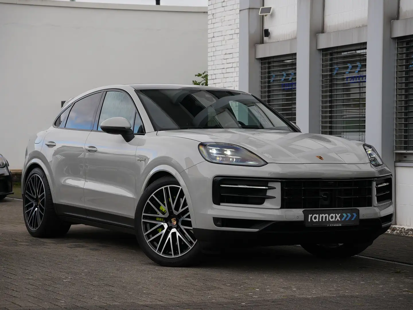 Porsche Cayenne E-Hybrid Coupé INNODRIV-PANO-SPORTABGAS-22TURBO Grau - 1