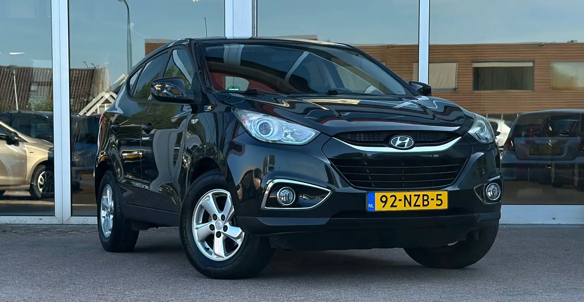 Hyundai iX35 2.0i Dynamic Clima Trekhaak CruiseControl 3e Eigen Nero - 2