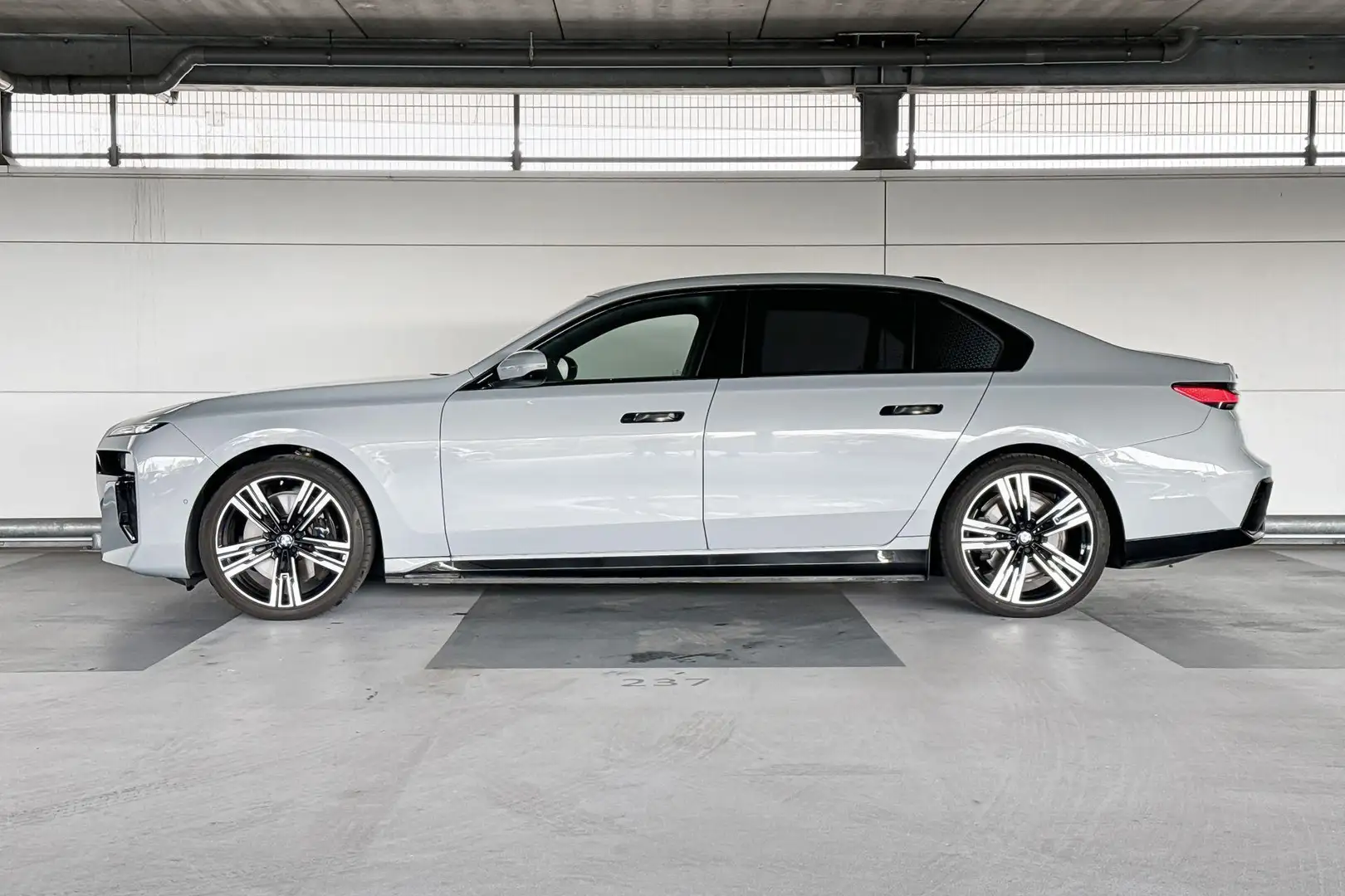 BMW i7 eDrive50 106 kWh | Selections 5000 Сірий - 2