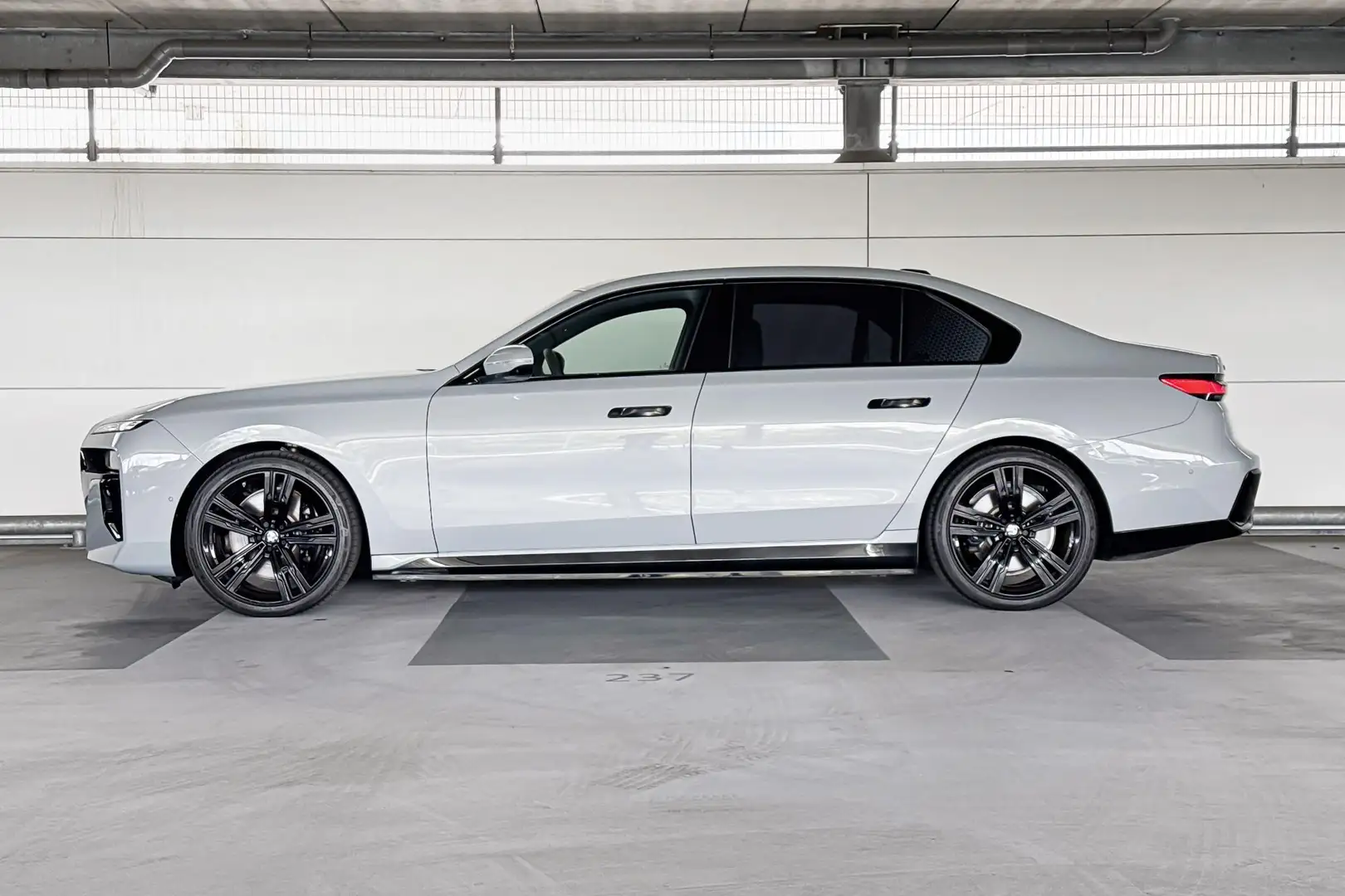 BMW i7 eDrive50 106 kWh Grijs - 2