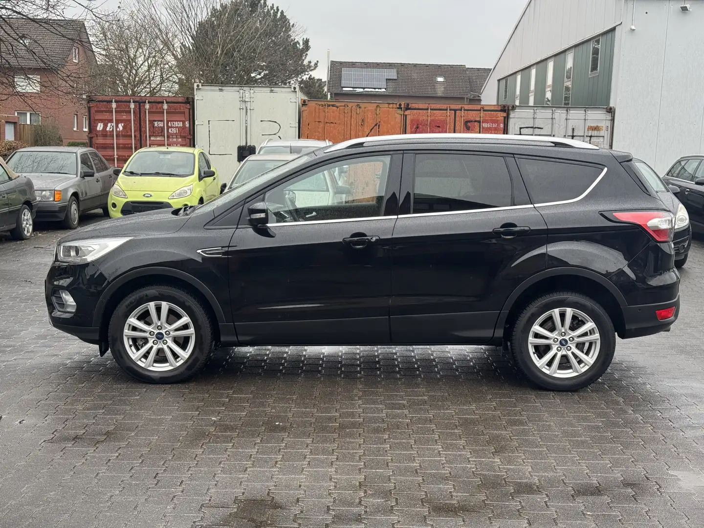 Ford Kuga Titanium, Kamera, KeyFree-Paket, Winter-Paket Schwarz - 2