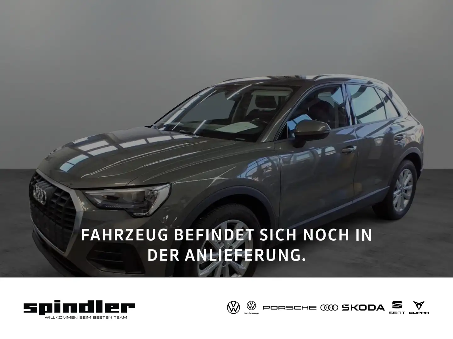 Audi Q3 40 TFSI quattro S-tronic / MMI-Navi plus, AHK Grau - 1