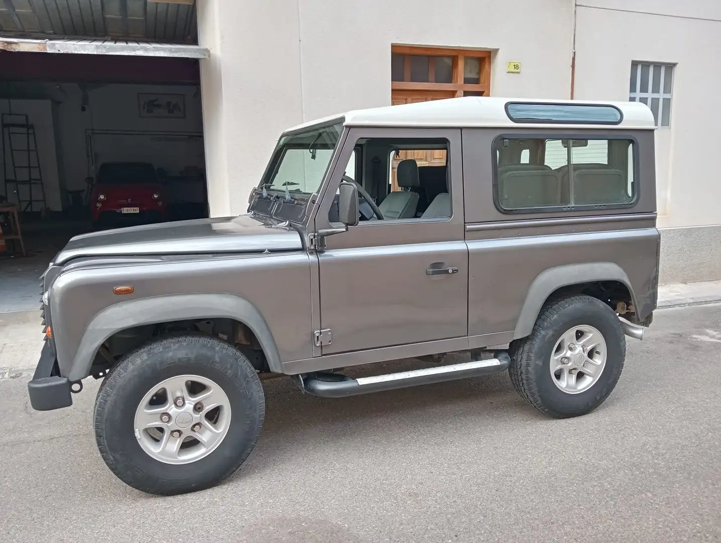 Land Rover Defender Defender Comercial 110 2.5Td5 Techo Duro Beige - 1