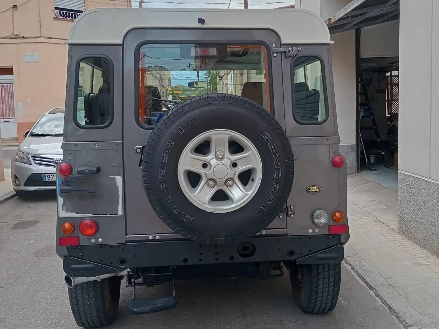 Land Rover Defender Defender Comercial 110 2.5Td5 Techo Duro Beige - 2