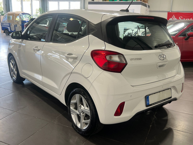Hyundai i10 1.0 Automatik **Navi*Kamera*SHZ*PDC** — photo 3