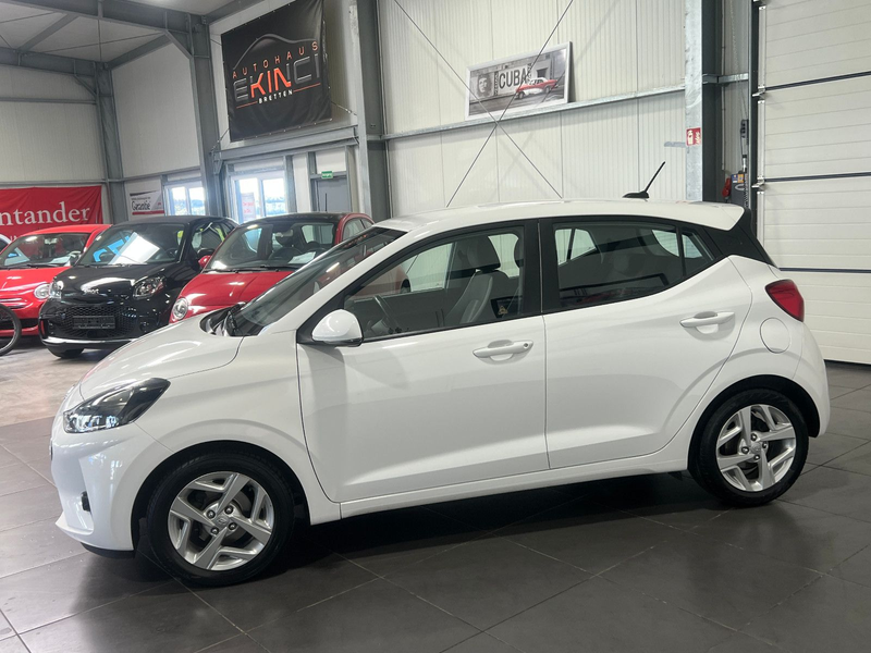 Hyundai i10 1.0 Automatik **Navi*Kamera*SHZ*PDC** — photo 2