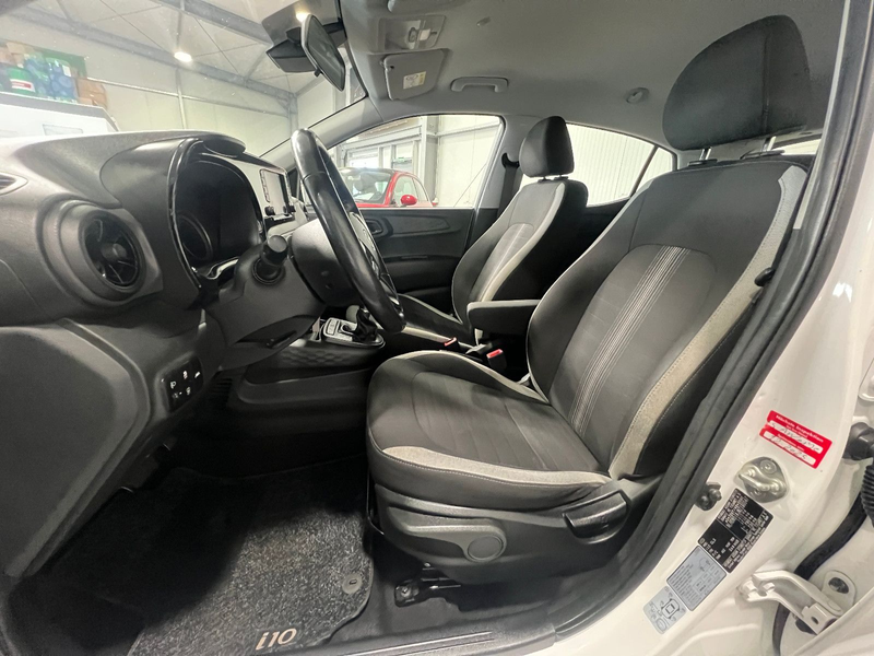 Hyundai i10 1.0 Automatik **Navi*Kamera*SHZ*PDC** — photo 13