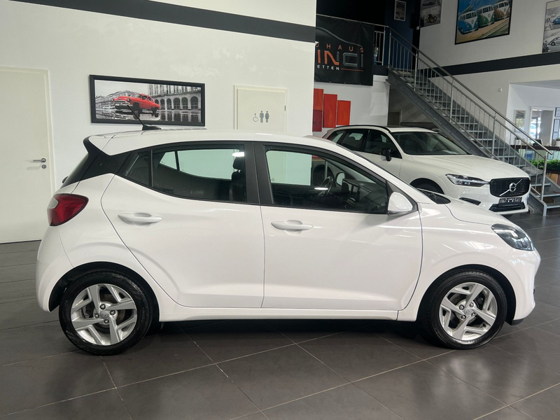 Hyundai i10 1.0 Automatik **Navi*Kamera*SHZ*PDC** — photo 7