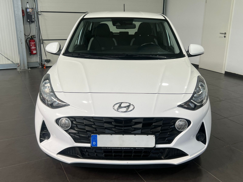 Hyundai i10 1.0 Automatik **Navi*Kamera*SHZ*PDC** — photo 9