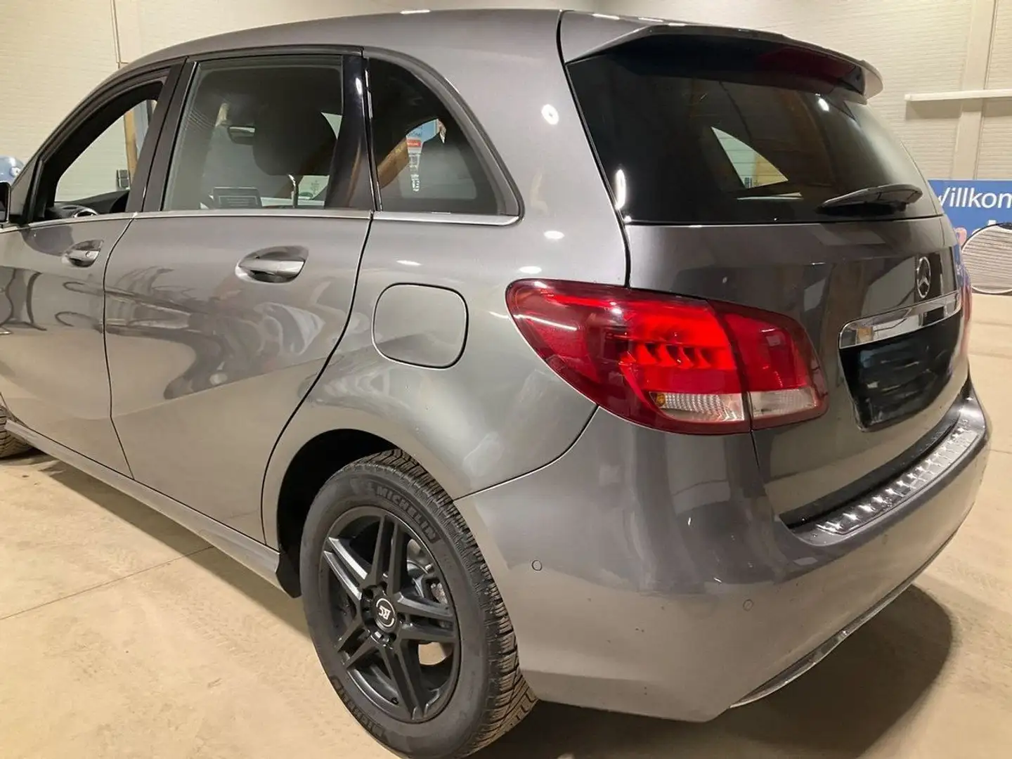 Mercedes-Benz B 180 B 180 d Grau - 2