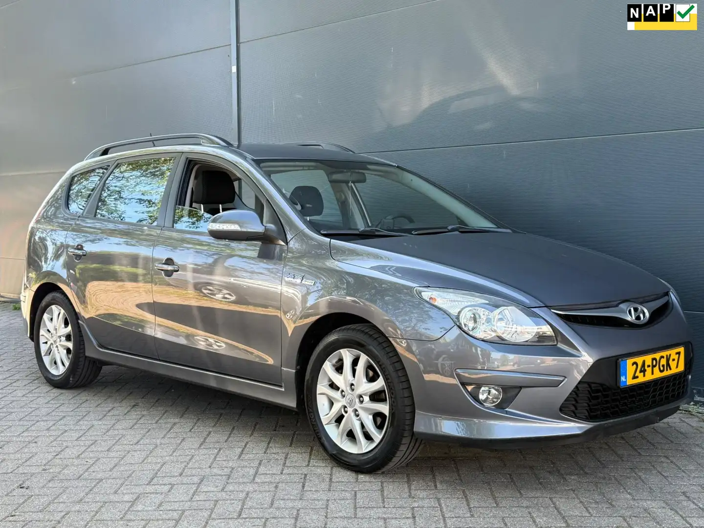 Hyundai i30 CW 1.6i i-Motion AIRCO | ELEK RAMEN | CRUISE | PDC Gris - 1