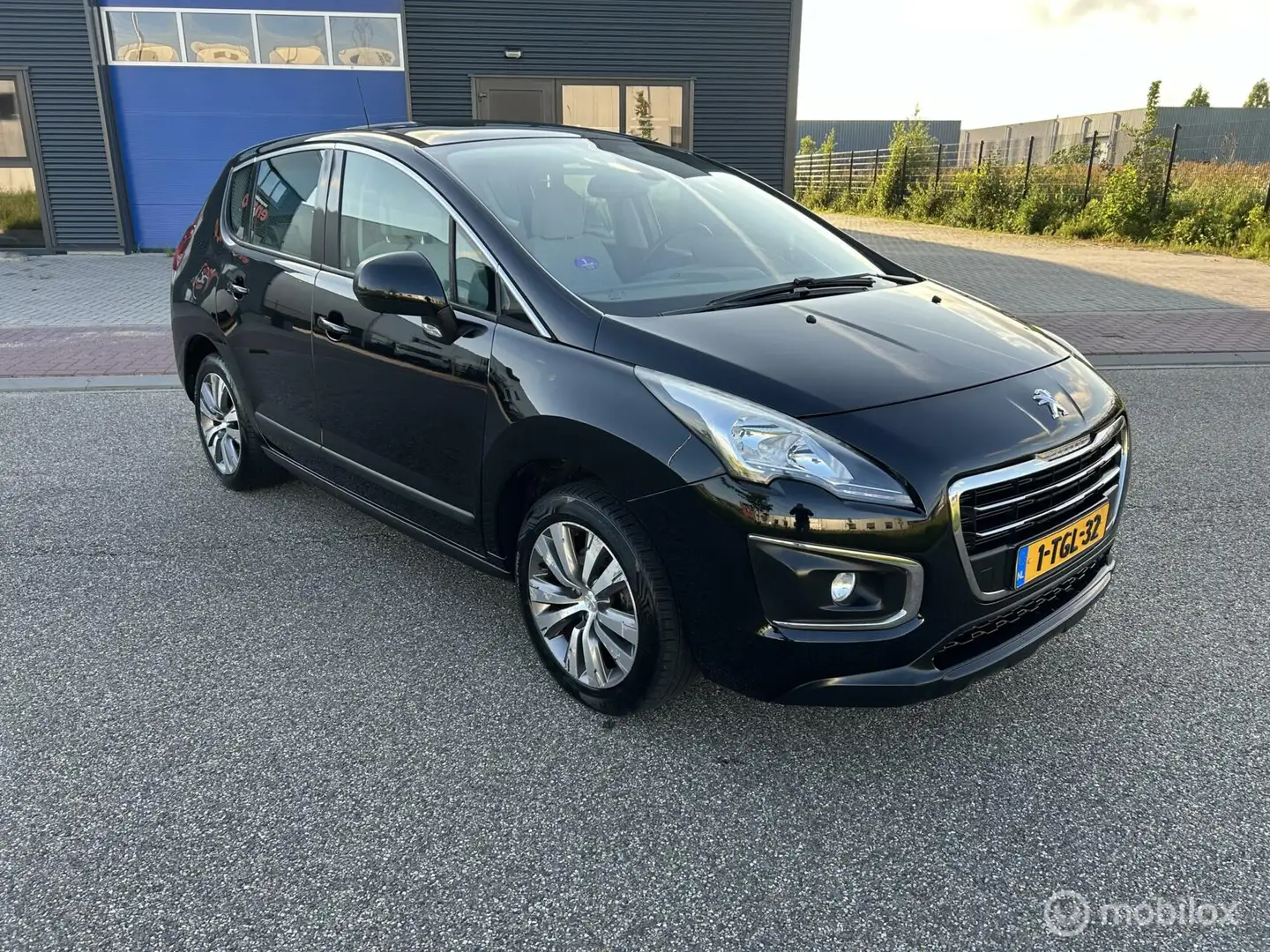 Peugeot 3008 1.6 Active 2014 Zwart - 1