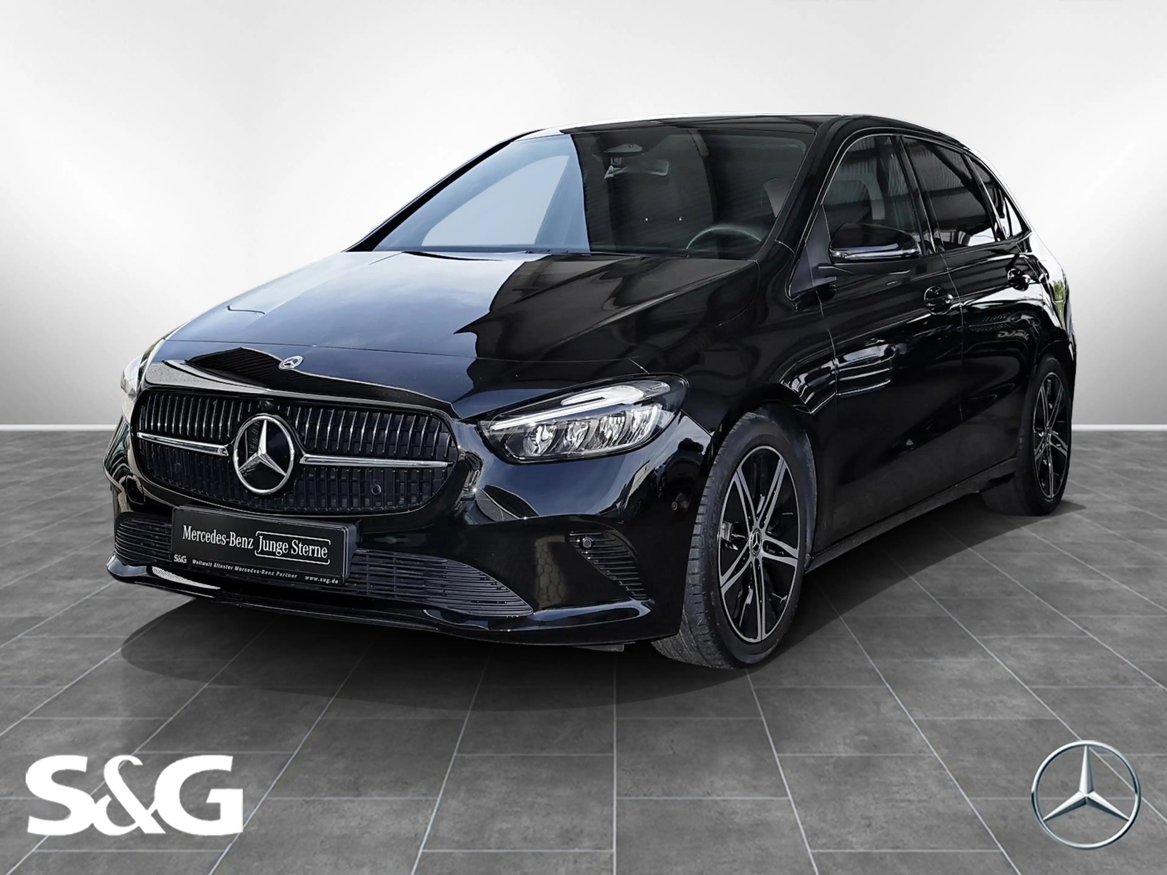 Mercedes-Benz B 220 d — photo 13
