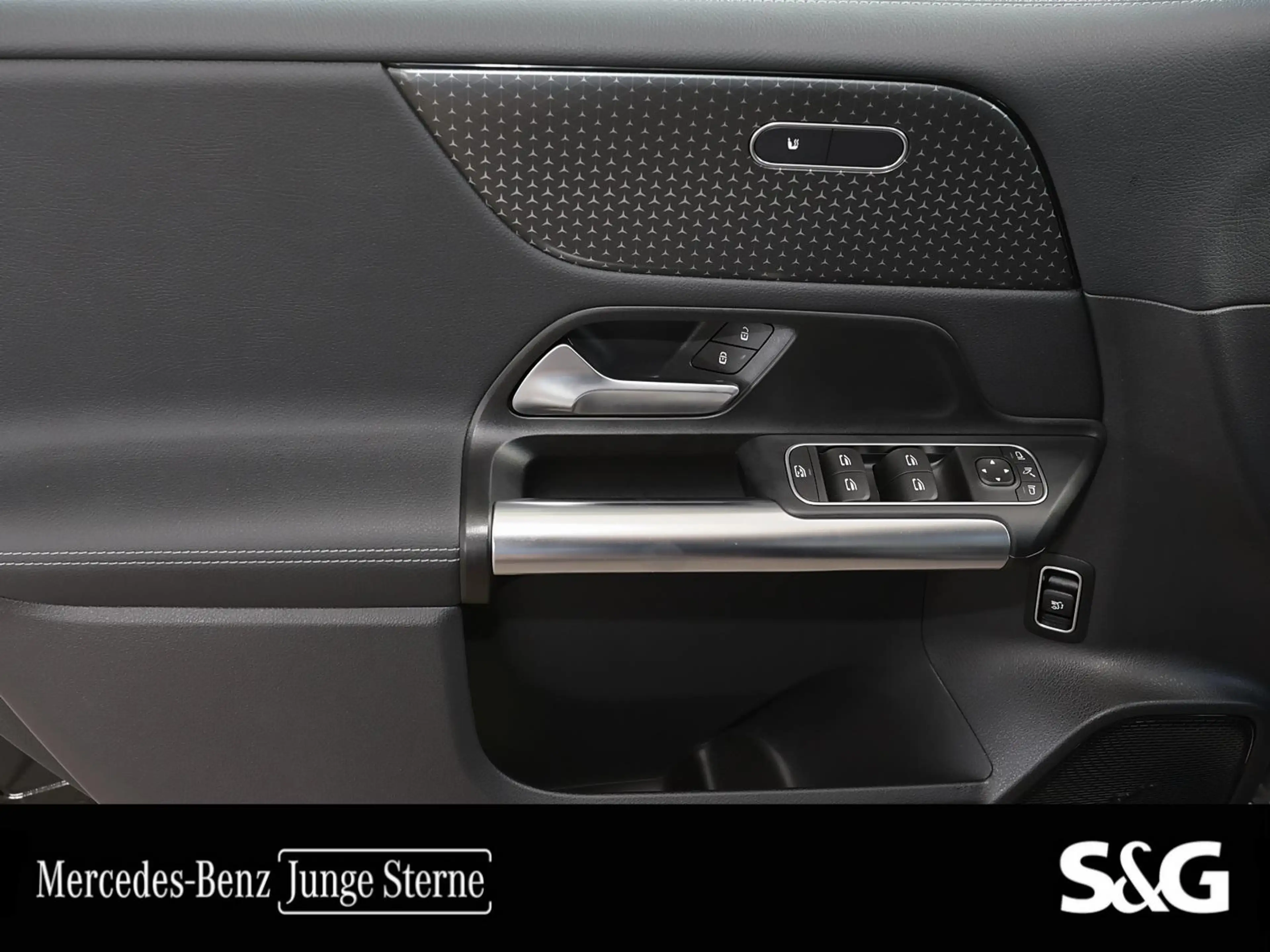 Mercedes-Benz B 220 d — photo 12