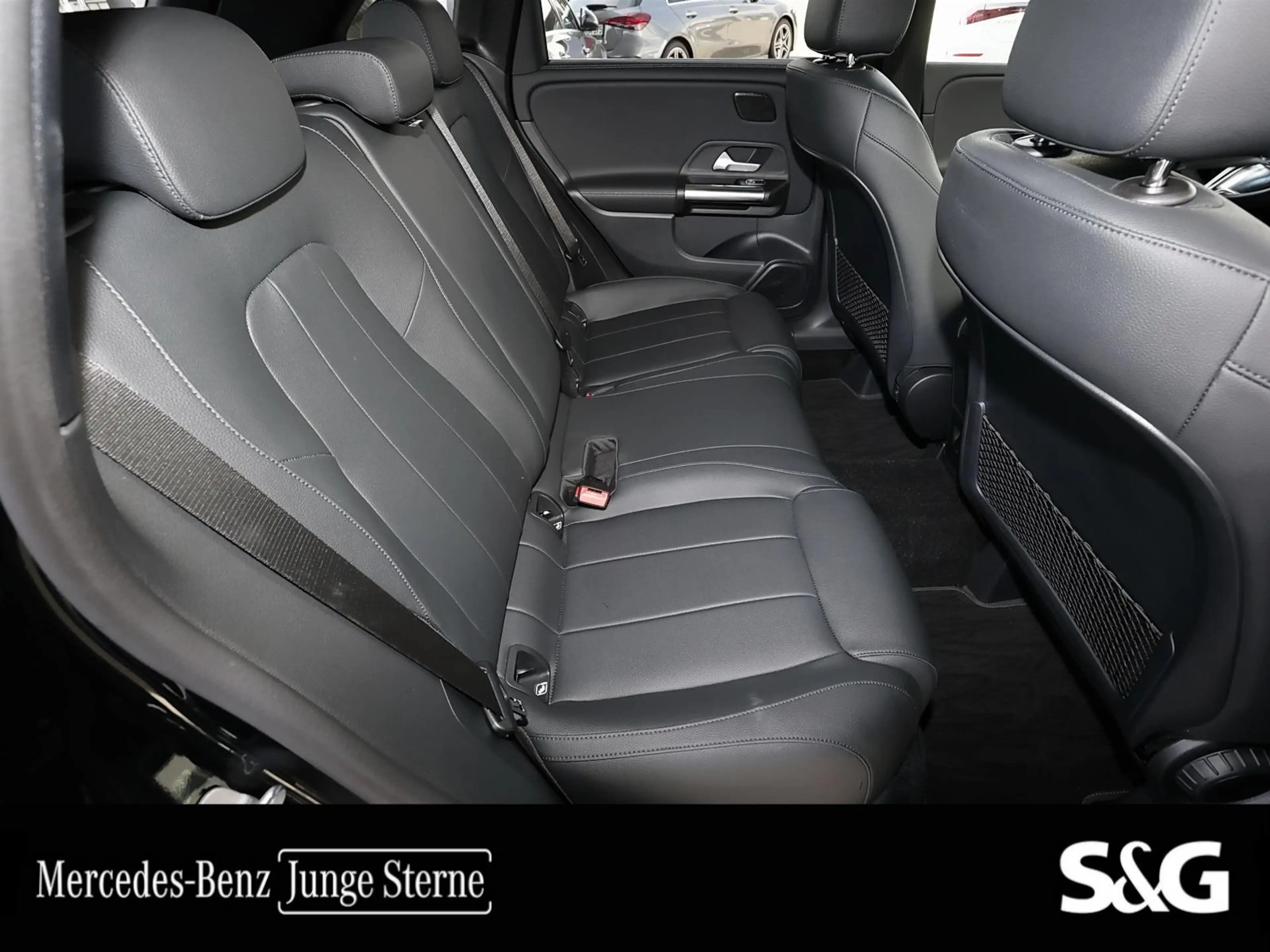 Mercedes-Benz B 220 d — photo 7